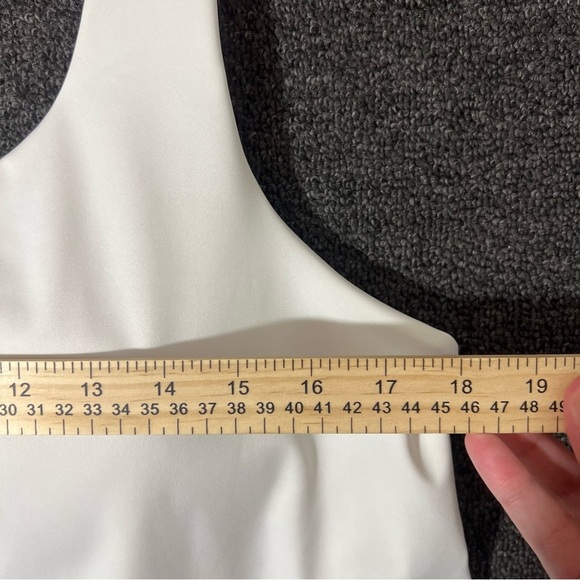 White Nike Swish Built in Bra Tank Top, Womens 1X - Picture 3 of 7